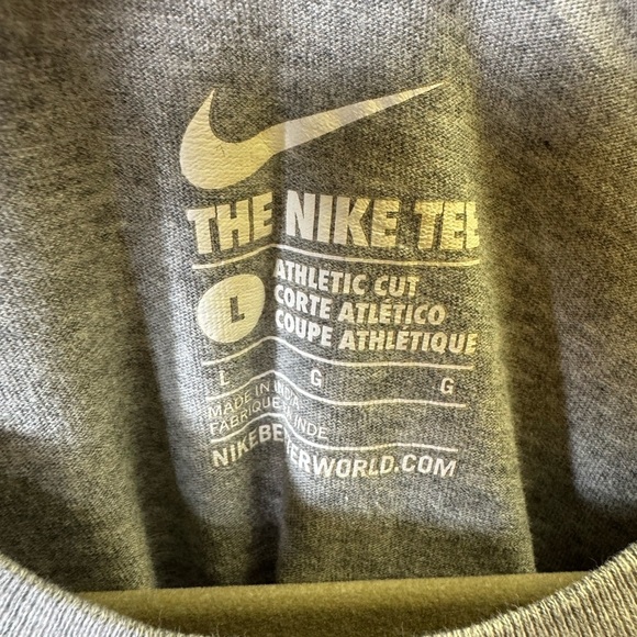 Nike preloved Athletic cut size large t-shirt - Picture 3 of 7